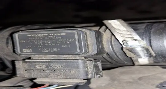 Mercedes-Benz A W169 Mass air flow meter A0000942948