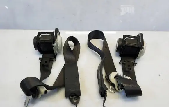 Honda CR-V Front seatbelt