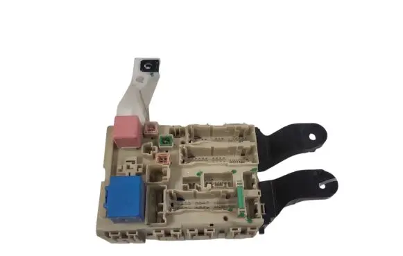Toyota Avensis T270 Fuse module 8273005170C
