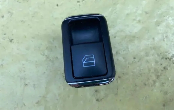 Mercedes-Benz C AMG W204 Electric window control switch A2048707358