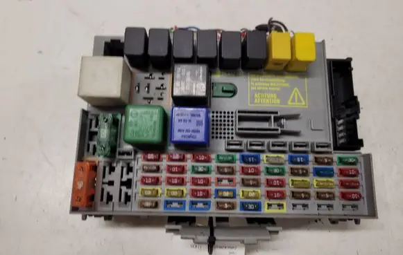 Opel Zafira A Fuse module 24431677 24412497