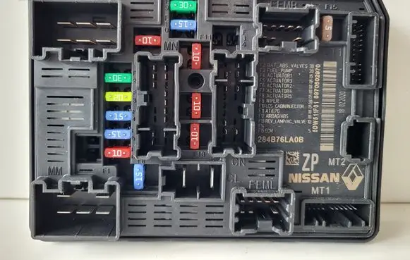 Nissan Juke II F16 Fuse module 284B76LA0B