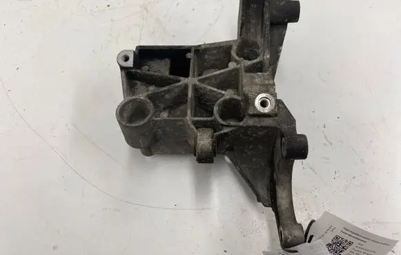 Audi A4 S4 B7 8E 8H Power steering pump mounting bracket 059145169P