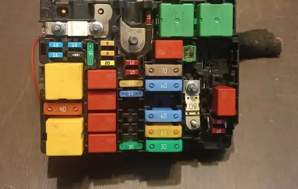 Citroen C3 Aircross Fuse module 9804846880