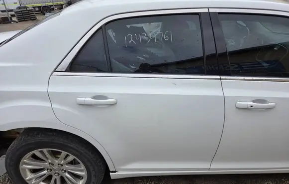 Chrysler 300M Front door