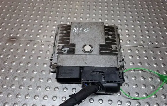 Volkswagen Polo V 6R Engine control unit/module S27705424 03F906070FD