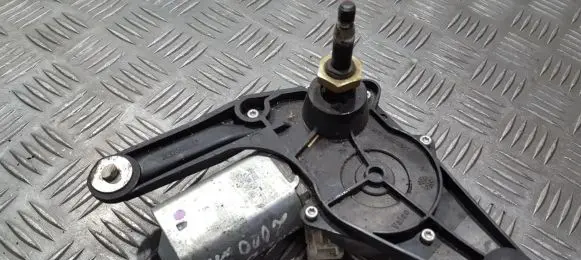 Renault Clio II Rear window wiper motor 8200028400