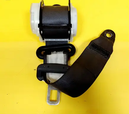 Mitsubishi Colt Rear seatbelt 0425044
