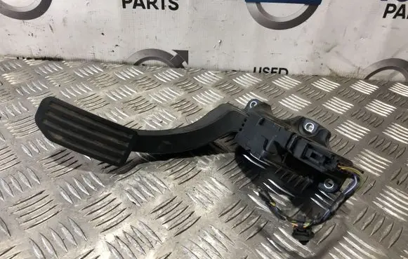 Volvo S60 Accelerator throttle pedal 31329059