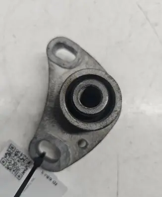 Volvo XC90 Engine mount bracket 8666204