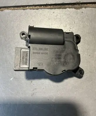 Audi Q7 4L Air flap motor/actuator 52411483R04 300506D05 3093694