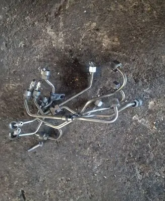 Volvo S60 Fuel injector supply line/pipe 
