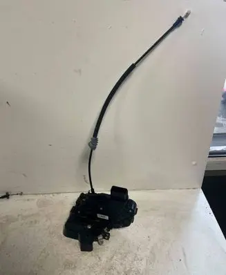 Volvo V50 Front door lock 30753664 A048069