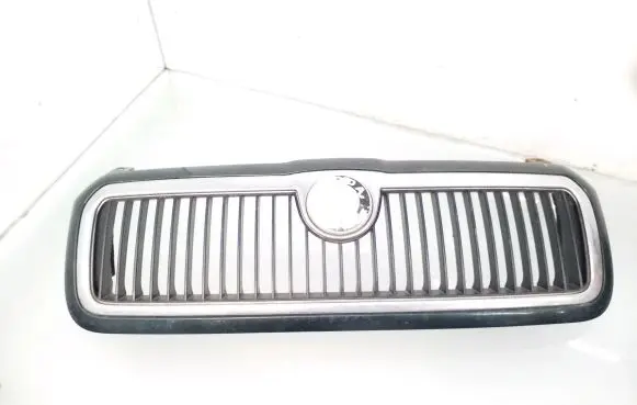 Skoda Octavia Mk1 (1U) Front bumper upper radiator grill 1U0853651 1U0853661
