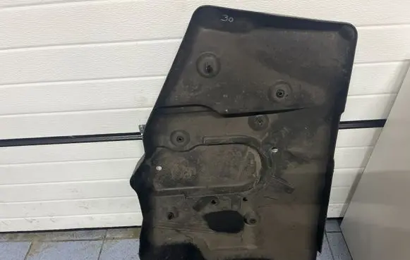 Mercedes-Benz GLS X166 Fuel tank bottom protection A16646840200