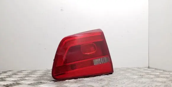 Volkswagen Touran II Tailgate rear/tail lights 1T0945094A