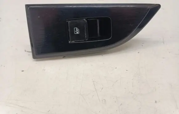 Nissan Qashqai J12 Electric window control switch 829616UA2A