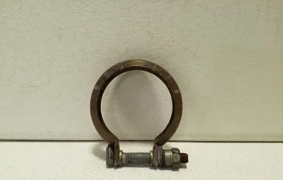 Jeep Cherokee Muffler pipe connector clamp CVS5T730