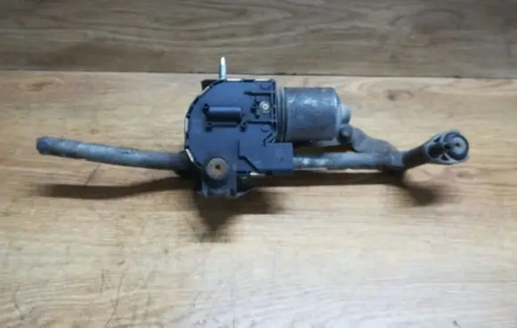 Volkswagen Touran I Wiper motor 2K1955119B 0390241746 0601122