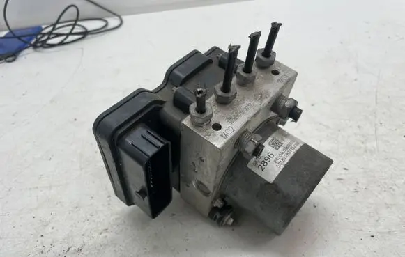 Opel Insignia B ABS Pump 84502896