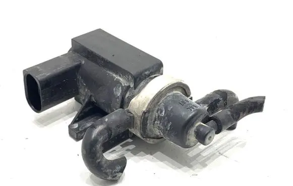 Volkswagen Bora Fuel pressure regulator 1J0906627