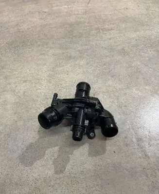 Land Rover Evoque II Thermostat housing L8D28575AB 1408210329