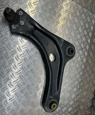 Citroen C3 Front lower control arm/wishbone 