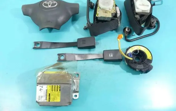 Toyota Yaris Airbag set IMPRK1136551