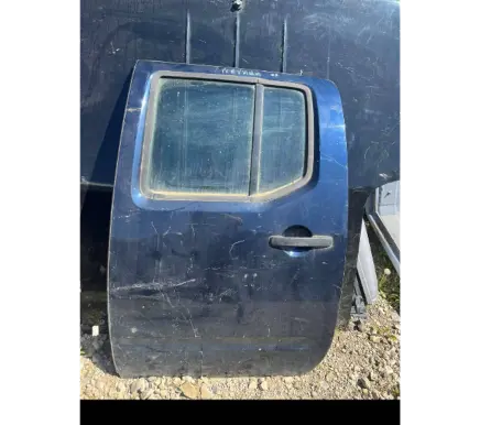 Nissan Navara Rear door