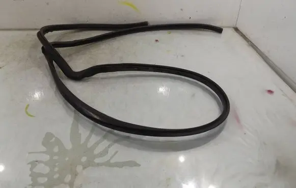 Citroen Berlingo Rubber seal tailgate window/glass 