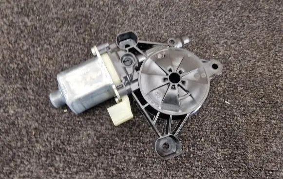 Porsche Macan (95B) Rear door window regulator motor 5Q0959801A
