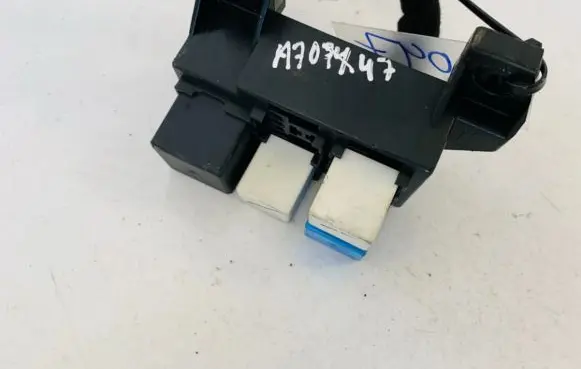 KIA Sorento Fuse box set 913103e020 p20621