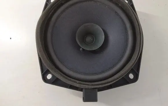 Mitsubishi Outlander Front door speaker