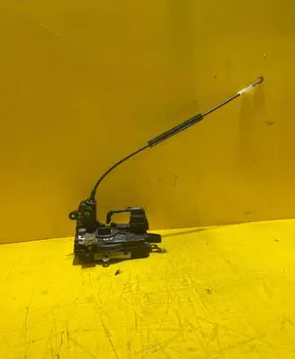 Opel Zafira B Front door lock 13210748