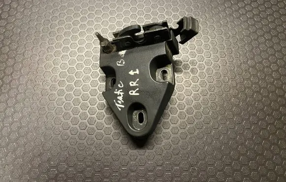 Loading door lock
