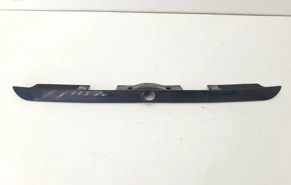 BMW 3 E36 Trunk door license plate light bar 8135352