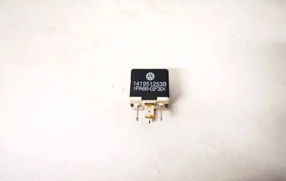 Volkswagen PASSAT B5.5 Other relay 141951253b