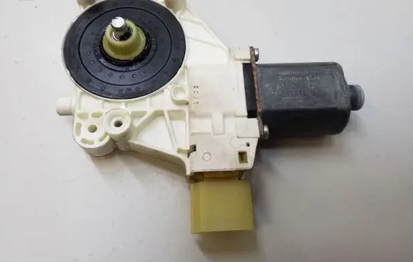 BMW 7 F01 F02 F03 F04 Rear door window regulator motor 7046031 0130822514