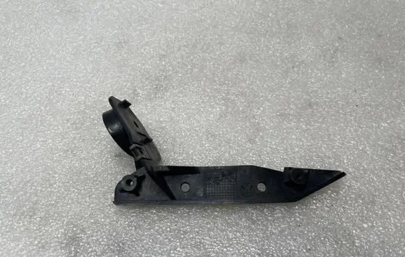 BMW 3 E90 E91 Headlight/headlamp mounting bracket 7058447