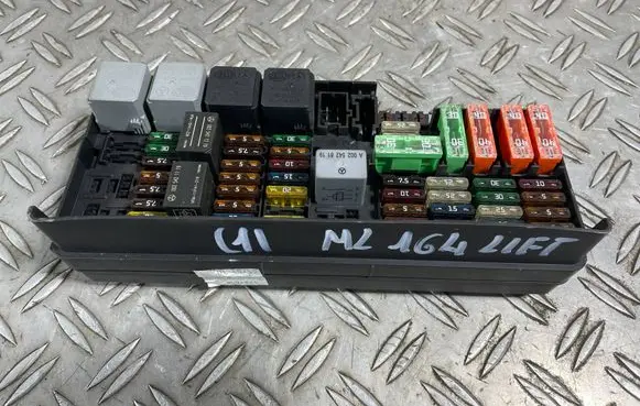 Mercedes-Benz ML W164 Fuse module A1645403372