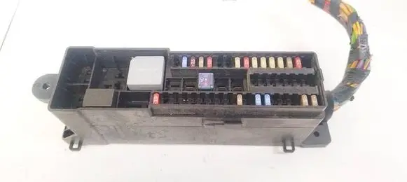 Ford Focus Fuse box set AV6T14K131AB AV6T-14K131-AB