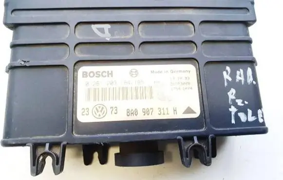 Volkswagen Golf III Engine control unit/module 0261203184 8a0907311h