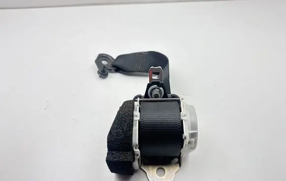 Toyota Yaris Rear seatbelt H073901