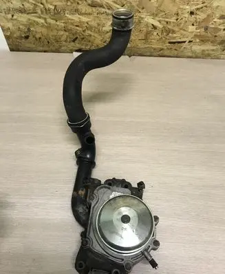Mercedes-Benz E W212 Water pump A6512000251