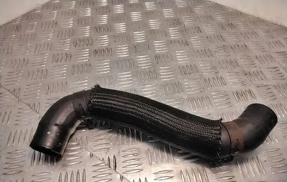 Toyota Avensis T250 Engine coolant pipe/hose 64404236