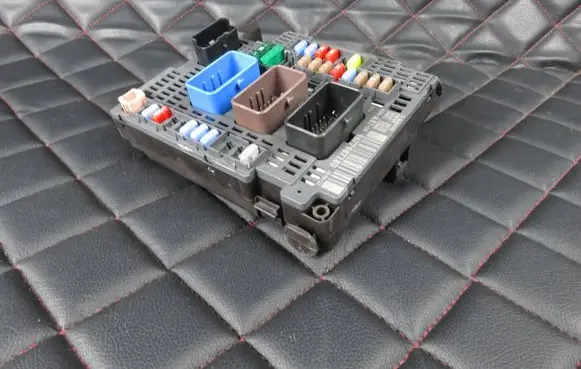 Citroen C4 II Fuse box set 9677987180