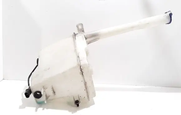 Hyundai Santa Fe Windshield washer fluid reservoir/tank 986102B000