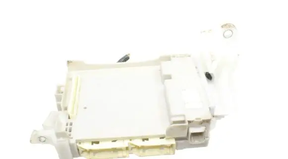 Toyota Auris 150 Central body control module 8273012T80