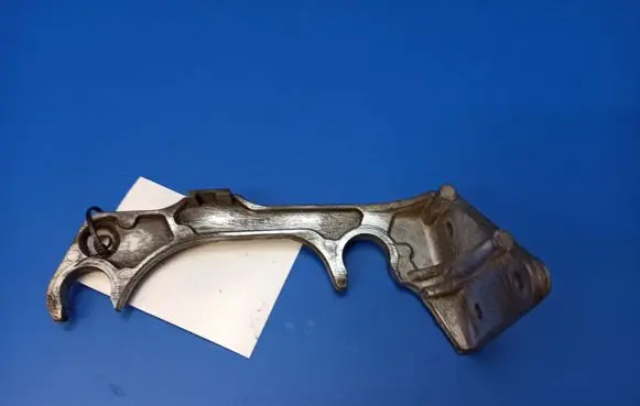 Mercedes-Benz E W212 Air filter cleaner box bracket assembly A6510940127