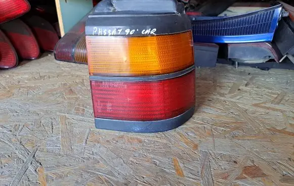Volkswagen PASSAT B3 Rear/tail lights 333945112